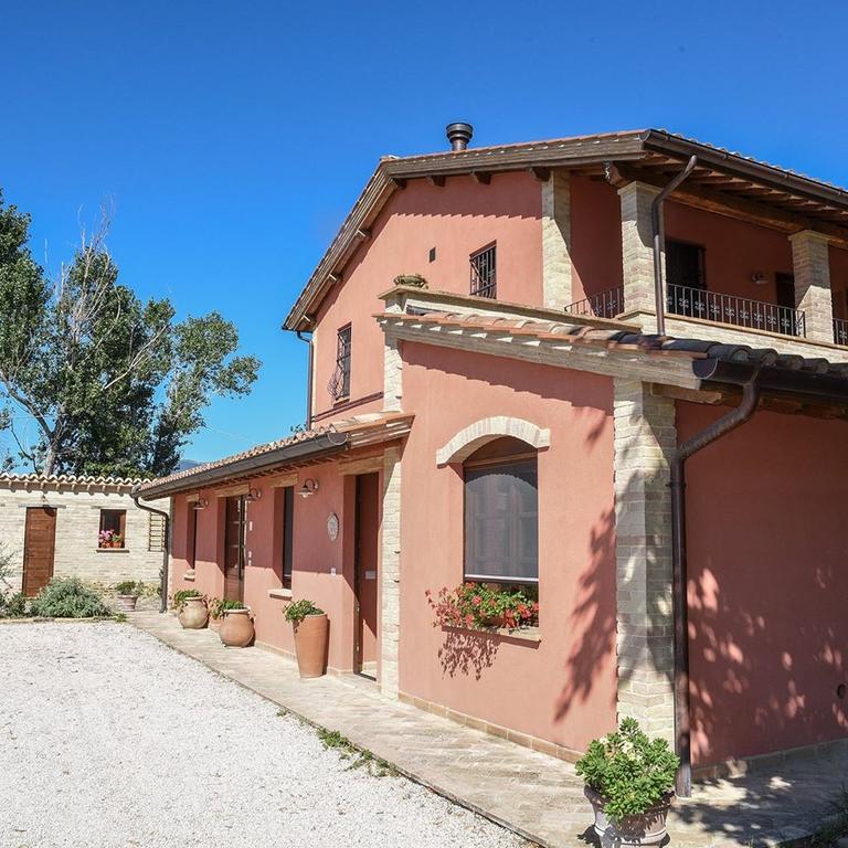 Bed and Breakfast La Casa Dei Tigli Cannara Exterior foto